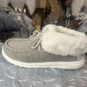 Hey Dude Women's Size 8 Britt Nut Fur-Lined shoe boots